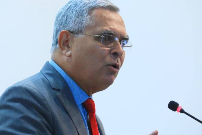 Barroso sostuvo que su trayectoria profesional respalda su aspiración y reiteró que no se prestará para irregularidades.