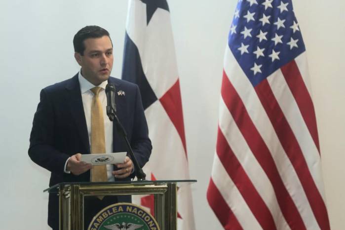 ‘Ustedes tienen la suerte de que la tasa de personas que no son aprobadas para la visa es bastante baja y por eso estamos teniendo conversaciones sobre el visa waiver’, señaló Cabrera.