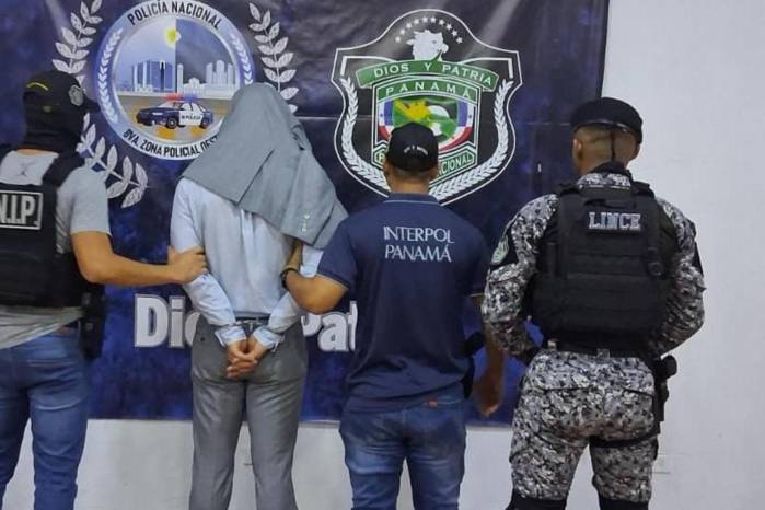 La captura se realizó en cumplimiento de los mecanismos de colaboración entre organismos policiales internacionales para localizar y detener a personas requeridas por la justicia de otros países.