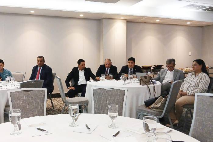 Diputados de la Asamblea participaron en el desayuno con Azucalpa.