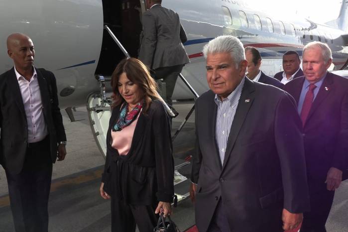 Mulino viajó acompañado de la primera dama, Maricel Cohen de Mulino.