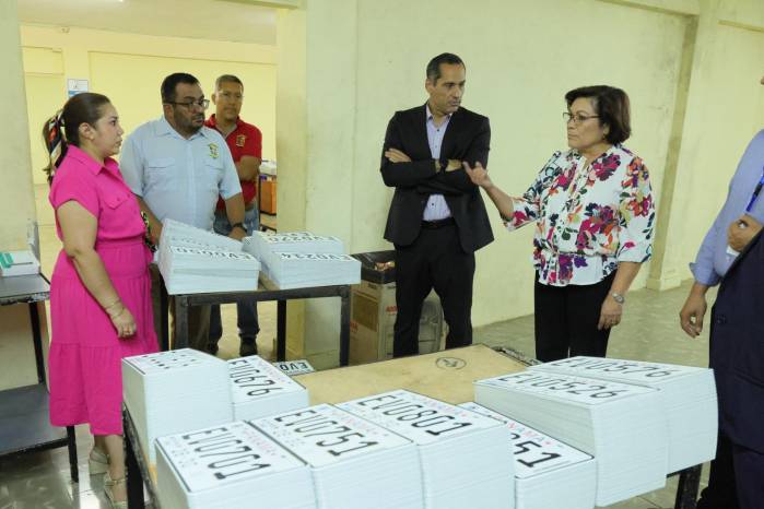 Este volumen busca cubrir la demanda proyectada para el primer trimestre de 2026, en medio de una alta circulación de vehículos sin placa definitiva.