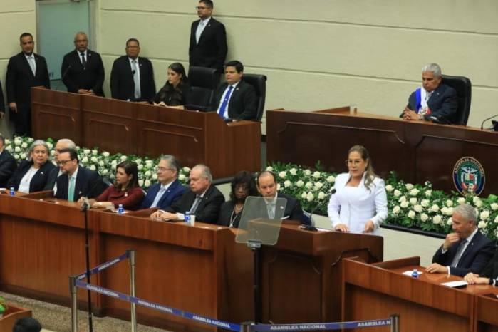 Shirley Castañeda asume la presidencia de la Asamblea Nacional con llamado a la unidad