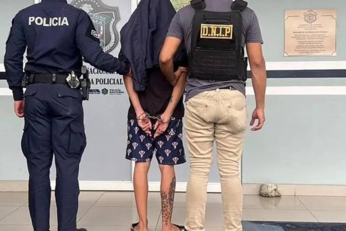 Entre los aprehendidos se encuentran dos adultos y tres menores de edad.
