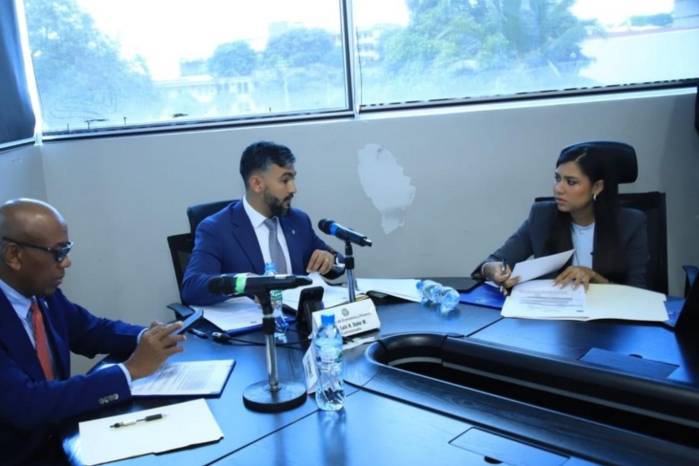 Vista de la reunión de la subcomisión de Economía y Finanzas, presidida por el diputado Luis Duke.