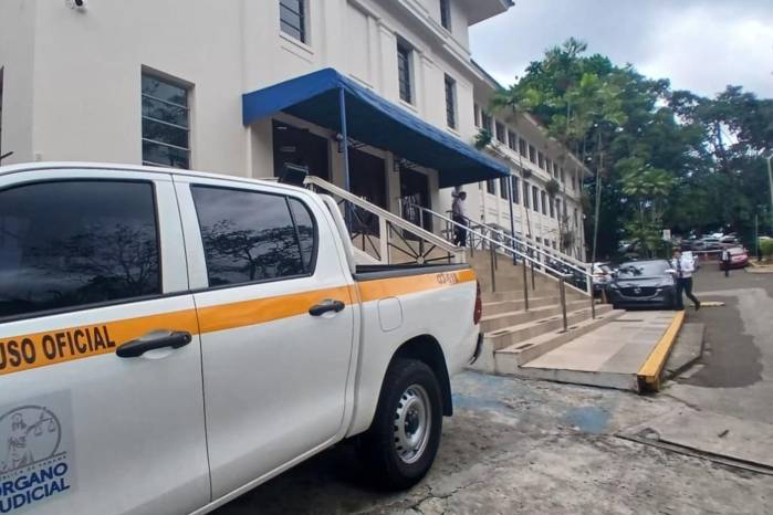 Al testigo se le preguntó luego por la sociedad MTI Corporation, vinculada a Navin Bhakta.