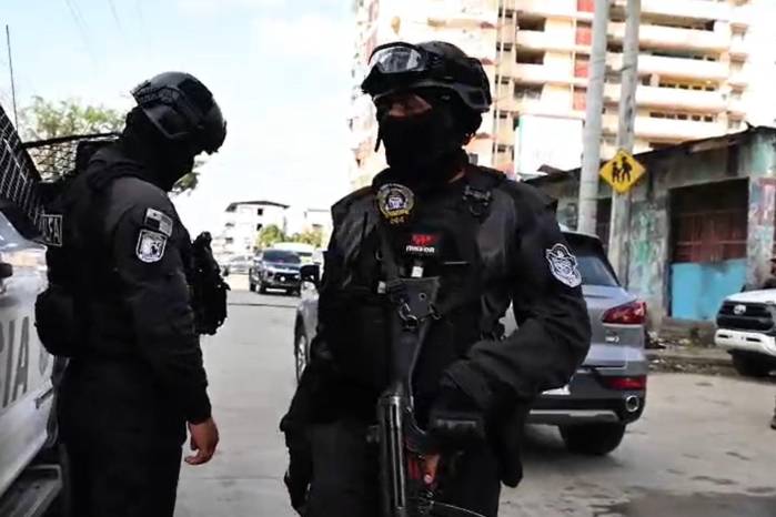 Hurtado Llin informó que al momento de la operación policial los agentes fueron recibidas con disparos.