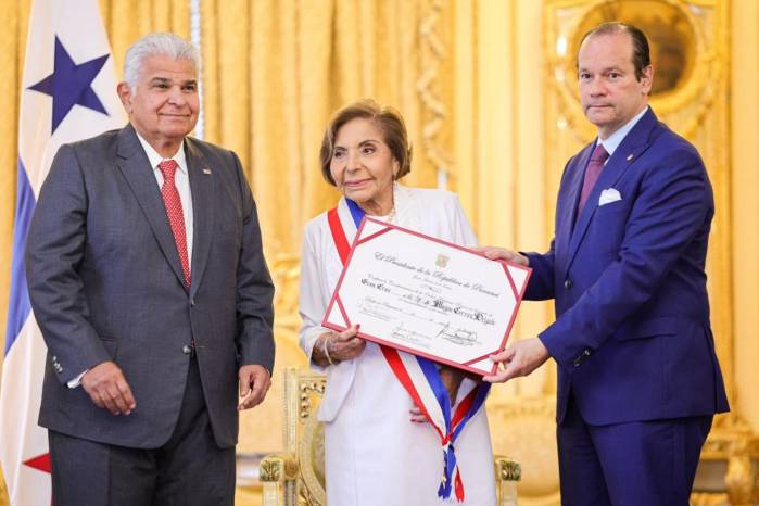 La gobernadora de Panamá Mayin Correa expresó en varias ocasiones su agradecimiento al presidente de la República, José Raúl Mulinol.