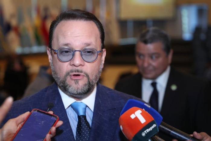El ministro del MICI, Julio Moltó, aseguró que el procesamiento del stockpile y del concentrado de cobre ha generado movimiento económico en la zona.