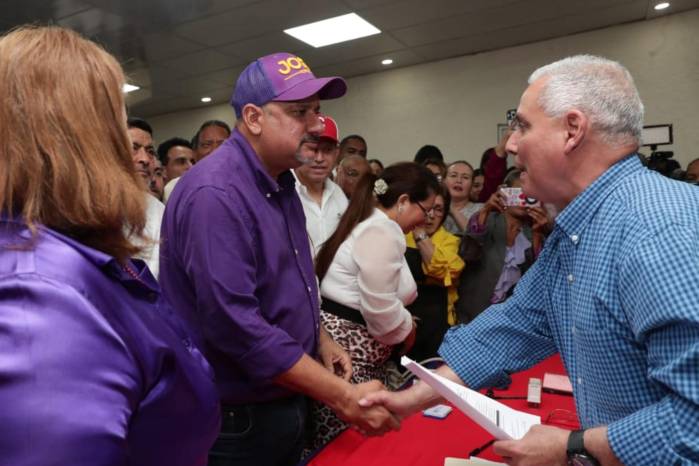 Herrera y Carlos Raúl Piad encabezan las dos únicas nóminas que competirán en las elecciones para la junta directiva del partido.