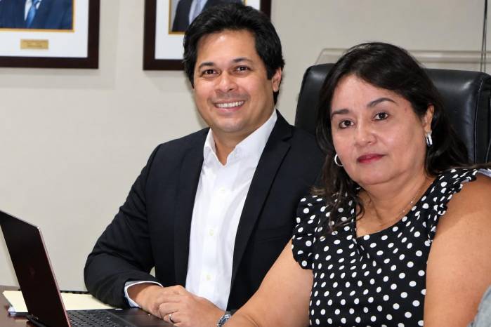 Publio De Gracia y Maritza Ureña, exdirector y exsubdirectora de la Dirección General de Ingresos.