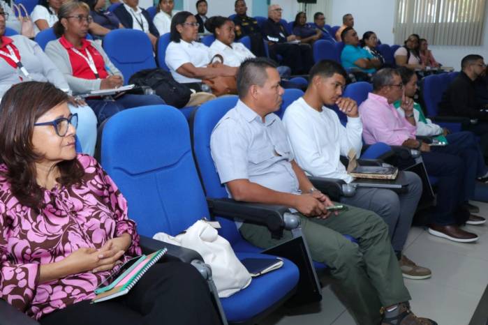 En la jornada participaron representantes de instituciones, como la Procuraduría General de la Nación, la Procuraduría de la Administración, el Cuerpo de Bomberos de la República de Panamá.