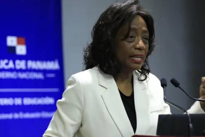 Molinar había sido citada para informar sobre la infraestructura en los centros educativos.