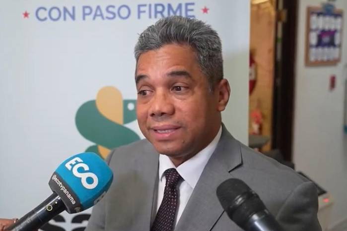 Durante declaraciones a los medios, el jefe nacional de Epidemiología, Blas Armién, informó que el país registra 114 defunciones por influenza al cierre de la semana epidemiológica 52 de 2025.