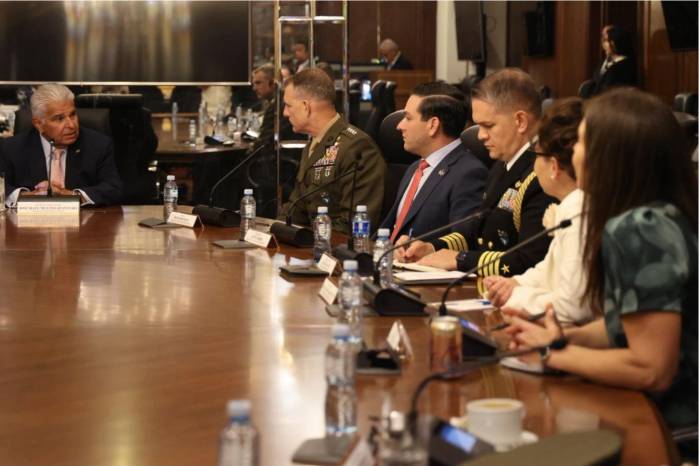 Mulino recibió a Cabrera y Donovan en el Palacio de las Garzas.