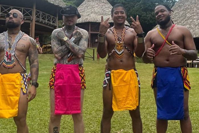 Ahora Farruko se hasta Colón, donde visitó la Comunidad de Emberá Quera.
