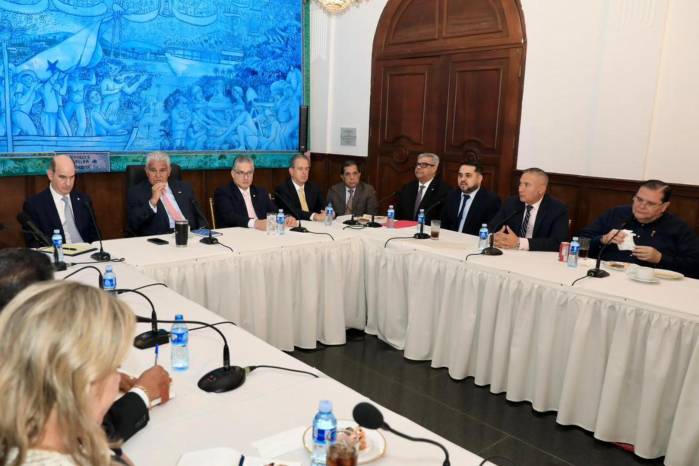 Mulino y los diputados analizaron el estado de iniciativas orientadas a atender problemas sociales.