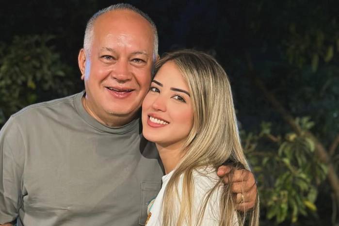 Foto de Diosdado Cabello y su hija Daniella celebrando el cumpleaños del político.