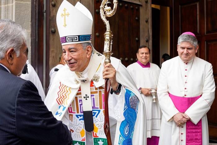 El arzobispo Metropolitano, monseñor José Domingo Ulloa, recibe al presidente de la República, José Raúl Mulino.