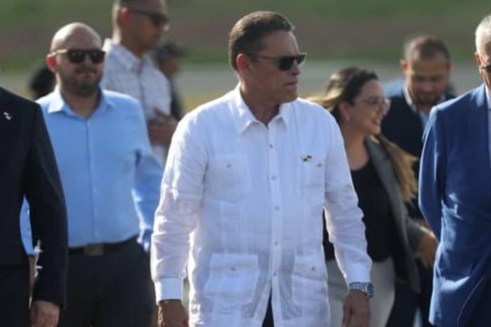 ‘En estos momentos la Dirección de Responsabilidad Profesional está en los trámites respectivos de las entrevistas’, precisó Ábrego (centro).