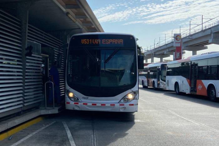 Diariamente, aproximadamente más de 430 mil pasajeros utilizan el servicio de Metrobus.