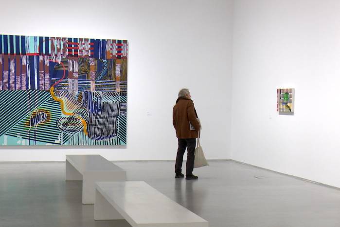 Uslé, que vive a caballo entre Saro -un pequeño municipio cántabro del interior- y Nueva York, asegura que en esta exposición se ha reencontrado con cuadros que no recordaba.