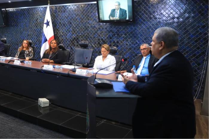 El primero en comparecer fue el abogado Juan Carlos Pérez Cortés, quien aspira al cargo de magistrado suplente.