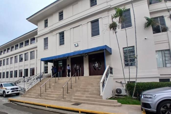 Al testigo se le preguntó luego por la sociedad MTI Corporation, vinculada a Navin Bhakta.