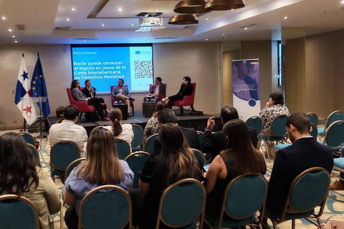 El pasado 13 de noviembre la Relatoría Especial para la Libertad de Expresión de la CIDH y el Proyecto de fomento de medios independientes y la lucha contra la desinformación, financiado por la UE, organizaron un conversatorio por los 40 años de OC-5.