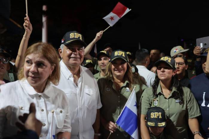 Las actividades se iniciaron a las 5:00 a.m. con las tradicionales dianas patrias en el Palacio de las Garzas