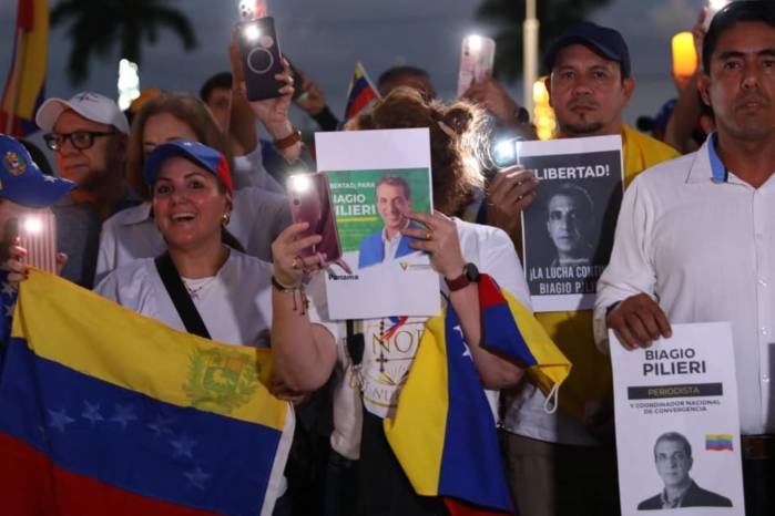Durante la concentración también se recordaron a los cientos de presos políticos.
