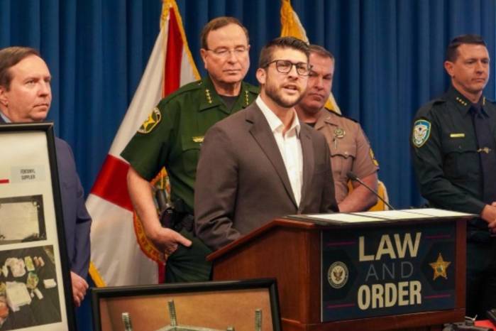 ‘He ordenado a la Oficina del Fiscal Estatal que trabaje con nuestros socios federales, estatales’ en este caso, dijo Uthmeier.