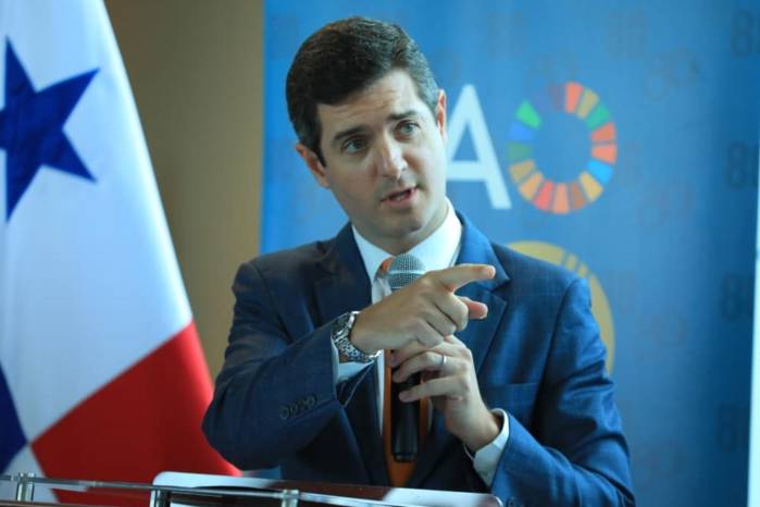 Hoyos reiteró que la agenda del país está firmemente orientada a los intereses económicos y de desarrollo nacional.