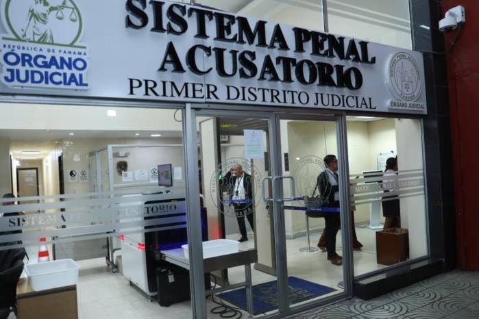 a juez explicó que los imputados acudieron voluntariamente a su primera citación, lo que evidencia su disposición a colaborar con el proceso.