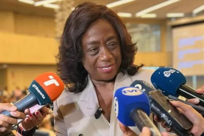 La ministra indicó que algunos de estos funcionarios incluso ejercían como docentes frente a estudiantes.