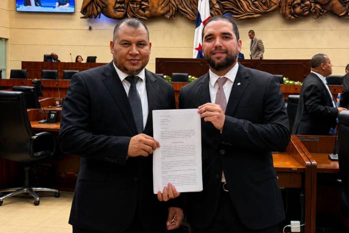 El ‘Código Penal’ establece sanciones que van desde seis meses hasta tres años de prisión para delitos, como el peculado o el fraude.