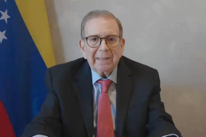 ‘Ese mandato es real, está documentado, está en las actas y nadie, ningún fraude, ninguna amenaza, ninguna presión puede borrarlo de la historia de Venezuela’, afirmó.
