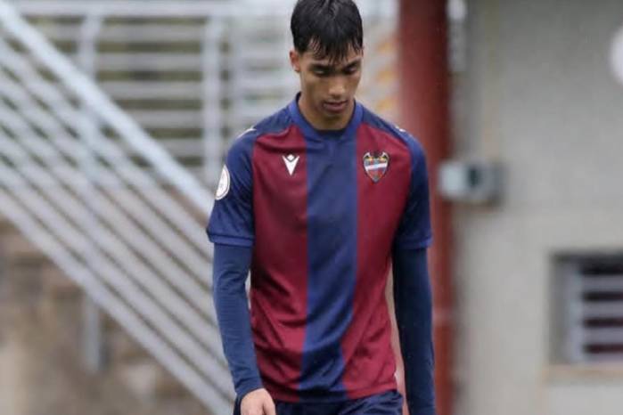 A sus 19 años, el zaguero ha ido ganando espacio de forma progresiva desde su incorporación al club español.