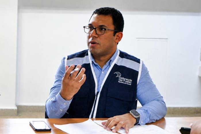 El nuevo defensor adjunto es licenciado en Derecho y Ciencias Políticas por la Universidad de Panamá.
