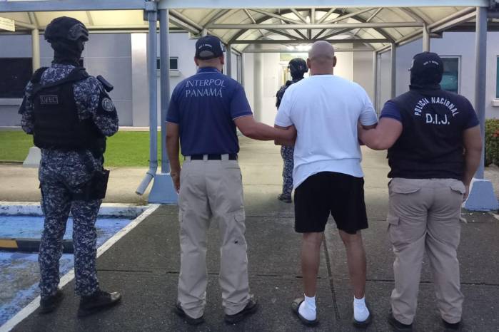 La Policía Nacional señaló que el trabajo coordinado con organismos internacionales ha permitido identificar, ubicar y capturar a personas que intentaban sustraerse de la acción de la justicia.