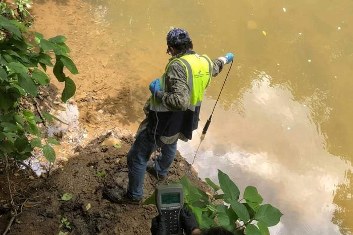 El Ministerio de Ambiente desarrolló operativos de inspección en fincas porcinas, vertederos y otros focos considerados críticos.