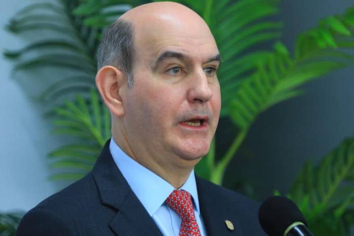 Chapman señaló que el interés del Gobierno en salir de estas listas responde principalmente a la necesidad de proteger empleos y atraer nuevas inversiones.