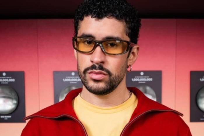 El impacto de “DTMF” no solo se mide en números. Mantenerse más de un año en la cima refleja el dominio de Bad Bunny en la industria musical y su conexión con el público global.