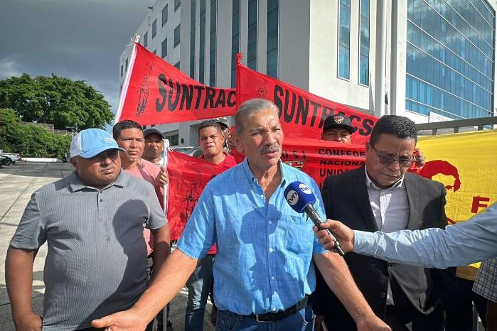 El dirigente sindical Genaro López denuncia persecución política.