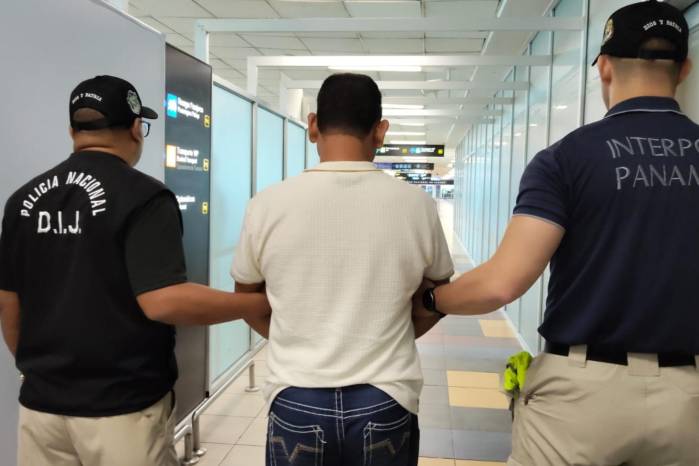 Los controles migratorios y de seguridad permiten la identificación de personas requeridas.