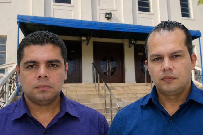 Ambos también son juzgados por el delito de peculado, vinculado a la desaparición de un equipo de interceptación de comunicaciones —conocido como ‘máquina pinchadora’—.