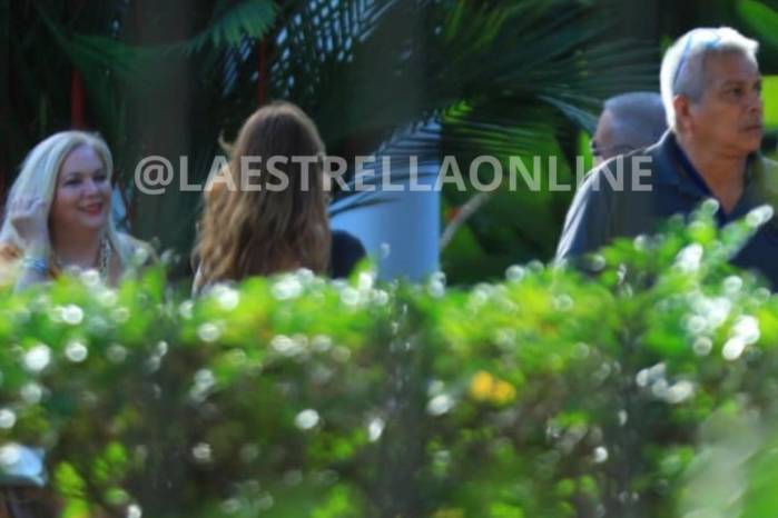 Se captó entre las 3:45 p.m. y las 4:00 p.m. la llegada de los primeros invitados a la boda.