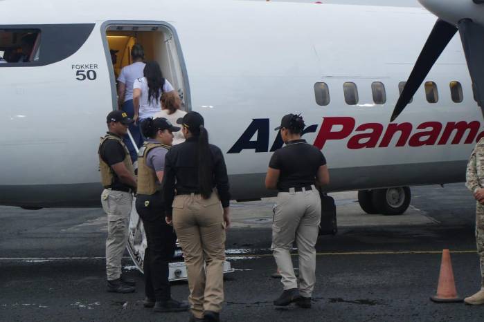 En este grupo un total de 25 hombres y 5 mujeres fueron por deportados por la violación a las normas administrativas.