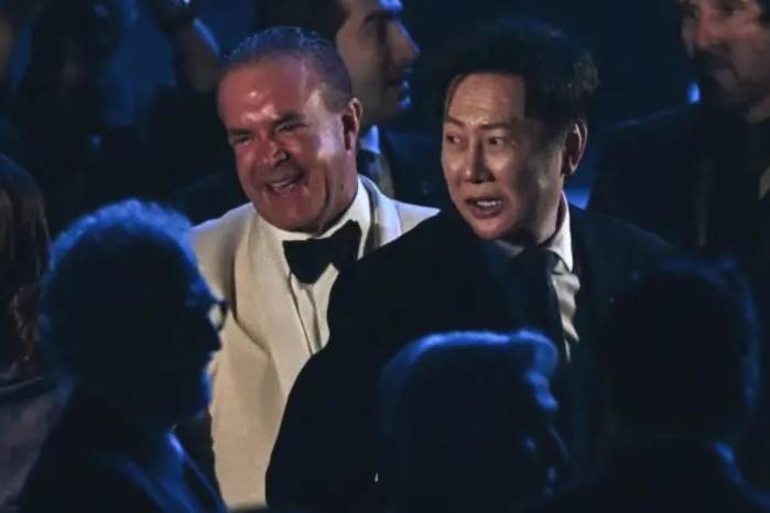 La Unidad de Inteligencia Financiera (UIF) ordenó el congelamiento de cuentas bancarias de Rocha Cantú (izq.) en México como medida preventiva derivada de la investigación.