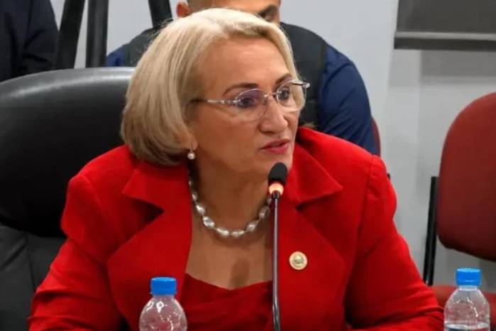 Crisis en la Unachi: Rectora Etelvina de Bonagas renuncia por tercera vez